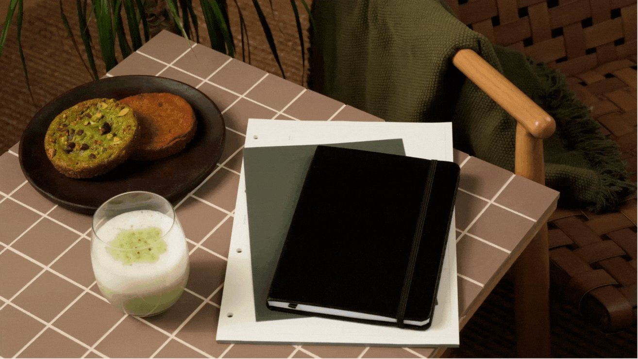 Rückseite des Buchs Einfach digital erfolgreich mit Beschreibung und Autorenfoto – Digitalisieren, aber richtig – praxisnaher Leitfaden für Unternehmen in Wien und Niederösterreich.